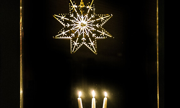 Billede af helligtrekongerslys i vindueskarm