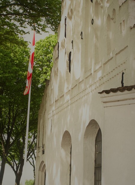 Billede efter gudstjeneste foran kirke